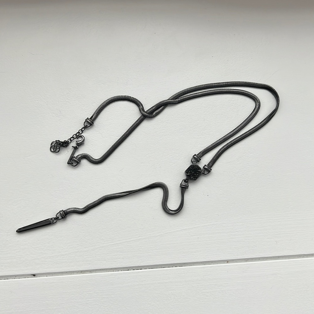 Kendra Scott necklace